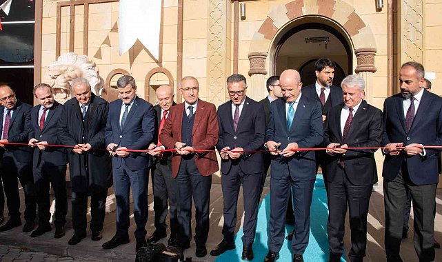 Yaklaşık 2 bin 500 eserin sergilendiği Selçuk Üniversitesi Müzesi açıldı