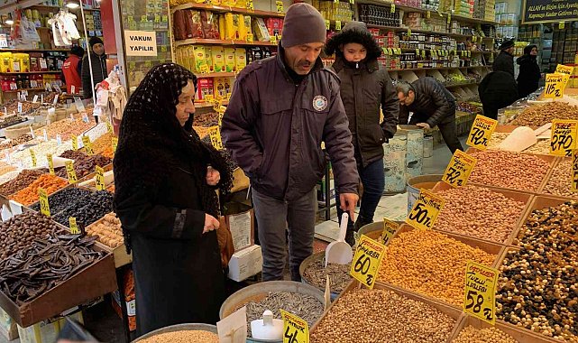 Yılbaşı öncesi tezgâhları süsleyen kuruyemişler cep yakıyor