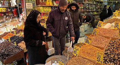 Yılbaşı öncesi tezgâhları süsleyen kuruyemişler cep yakıyor