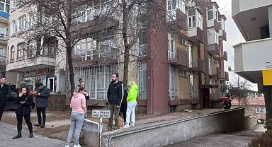 Yol ortasında eski eşine kurşun yağdırdı