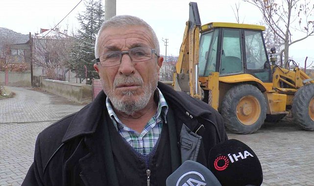 Yolda 9 köpeğin arasında kalan vatandaşın yaşadığı dehşet kamerada