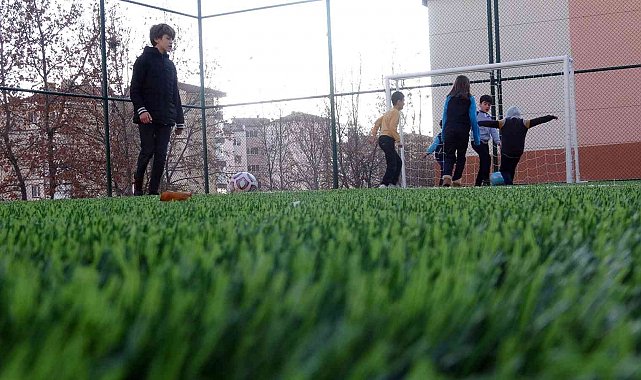 Yozgat'ta öğrencilerin sporla iç içe olması için semt sahaları yapılıyor