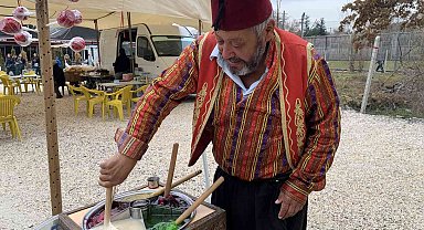 Yüzlerce antikanın arasında tarihi lezzet de ilgi görüyor