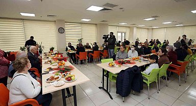 Zübeyde Hanım Konukevi'nde yılbaşı yemeği