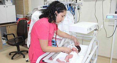 10 günlük bebeği cami kapısına bırakıp terk ettiler