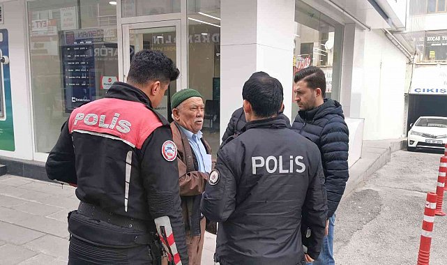 'Dolandırıcılardan kurtaracağız' deyip yaşlı adamı dolandırdılar