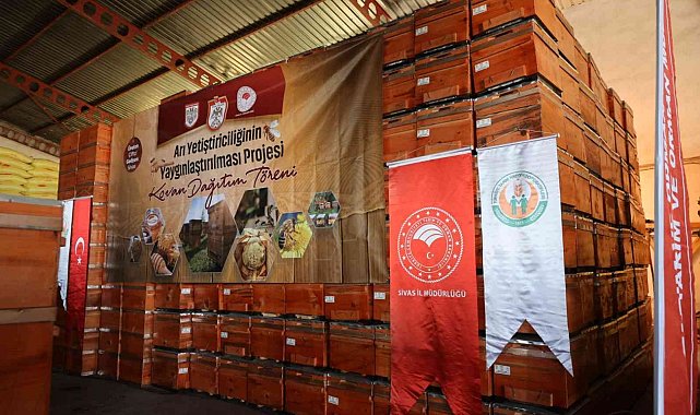 74 üreticiye 10'ar adet kovan dağıtıldı
