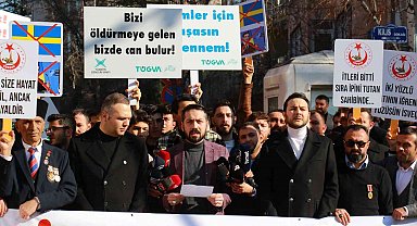 AK Parti Gençlik Kolları ve TÜGVA'dan İsveç Büyükelçiliği önünde protesto