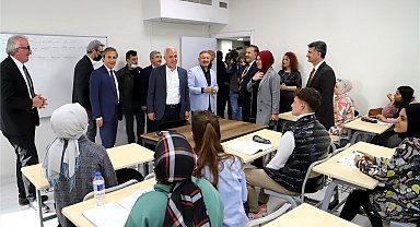 Akdeniz Belediyesi'nin eğitim desteği öğrencilerin hesaplarına yatırıldı
