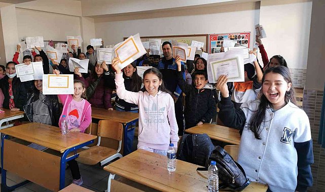 Aksaray'da 91 bin 745 öğrenci yarıyıl karnesini aldı