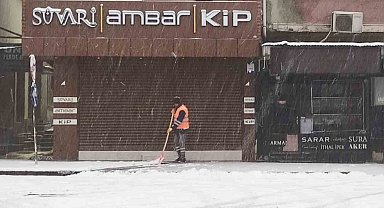Akşehir'de ekiplerden kar seferberliği