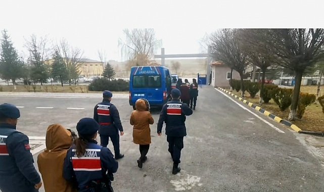 Altın ve kumbara hırsızı 4 kadın tutuklandı