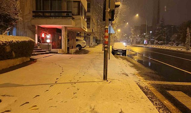 Ankara'da kar yağışı etkili oldu