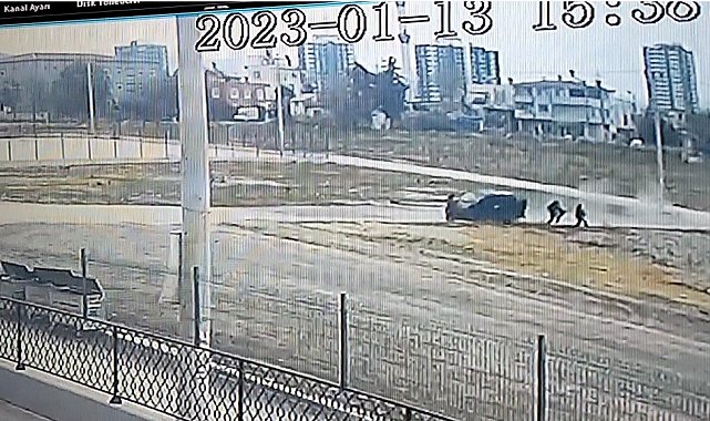 Araç, öğrencilerin arasına daldı: 3 yaralı