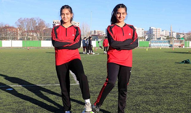 Aynı takımda top koşturan tek yumurta ikizler, oyun içinde karıştırılabiliyor