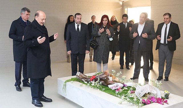 Bakan Bilgin, Denktaş ve Küçük'ün anıt mezarlarını ziyaret etti