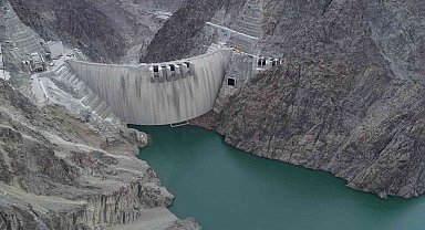 Bakan Kirişci: "Mühendislerimizin şaheseri Yusufeli Barajı'nda ilk su tahliyesi gerçekleşti"