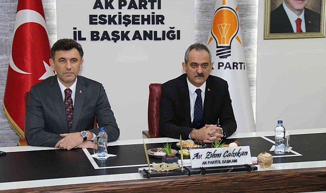 Bakan Özer, AK Parti Eskişehir İl Başkanlığı'nı ziyaret etti