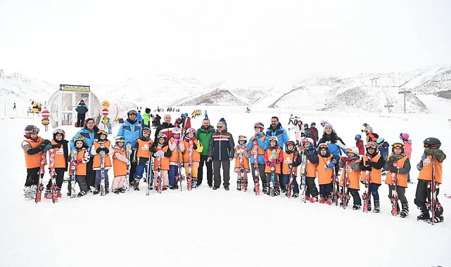 Başkan Büyükkılıç; Erciyes Kayak Okulunu Ziyaret Etti