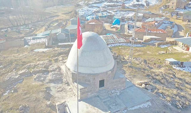 Başkan Büyükkılıç: "Tarihi türbeyi yeniden ayağa kaldırdık"