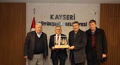 Başkan Büyükkılıç'a muhtardan '500 fidan' jesti