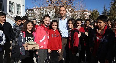 Başkan Özdemir: "Gençlerimize bu tatil döneminde bol bol kitap okumalarını tavsiye ediyorum"