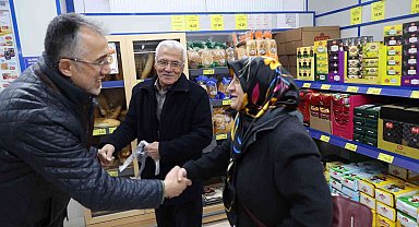 Başkan Savran esnaflarla bir araya gelmeye devam ediyor