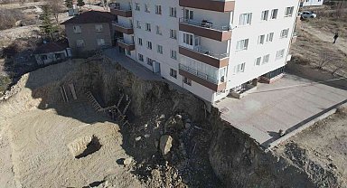 Başkent'te girişi çöken bina havadan görüntülendi