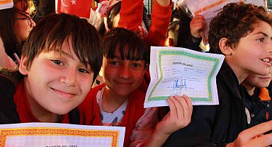 Başkent'te öğrenciler karne sevincini döner yiyerek kutladı
