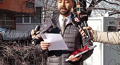 Başkentte bir vatandaş, İsveç Büyükelçiliği önün gelerek Kur'an'ın yakılmasına ve terörün desteklenmesine tepki gösterdi