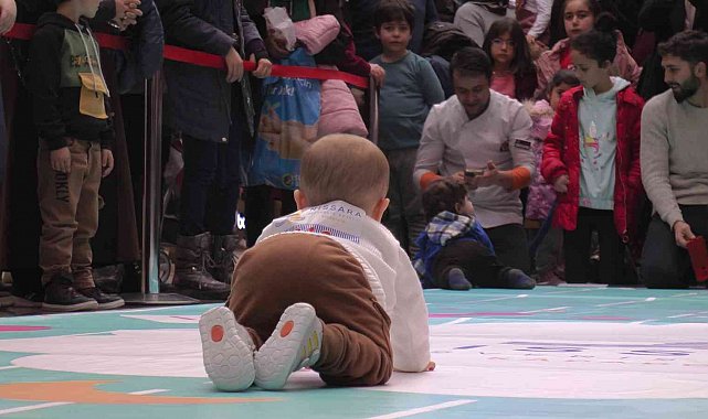 Bebeklerin yarışması renkli görüntülere sahne oldu