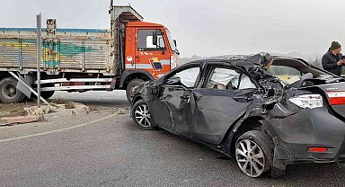 Belediye başkanının makam aracı ile kamyonet çarpıştı, 4 kişi yaralandı