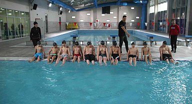 Beyşehir'e kazandırılan yarı olimpik yüzme havuzu hizmete girdi