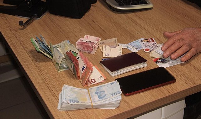 Bulduğu çantayı polise teslim etti