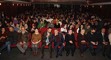 Büyükkılıç; Tiyatro Oyunu İzledi, Sanatseverleri Davet Etti