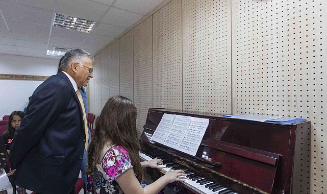 Büyükşehir Belediyesi Konservatuvarı'nda birbirinden güzel kurslar veriliyor
