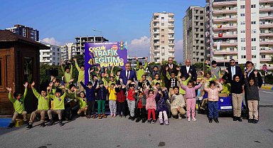 Çocuklar eğlenerek öğreniyor: 10 bin öğrenciye trafik eğitimi