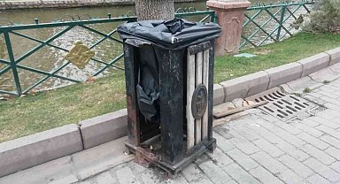 Çöp kutuları vandalların hedefi olmaktan kurtulamıyor