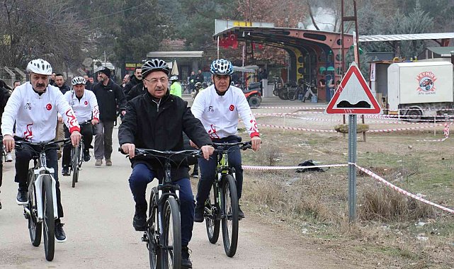 Cumhurbaşkanı Yardımcısı Oktay, 10 Ocak Çalışan Gazeteciler Günü bisiklet sürüş etkinliğine katıldı
