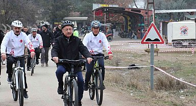 Cumhurbaşkanı Yardımcısı Oktay, 10 Ocak Çalışan Gazeteciler Günü bisiklet sürüş etkinliğine katıldı