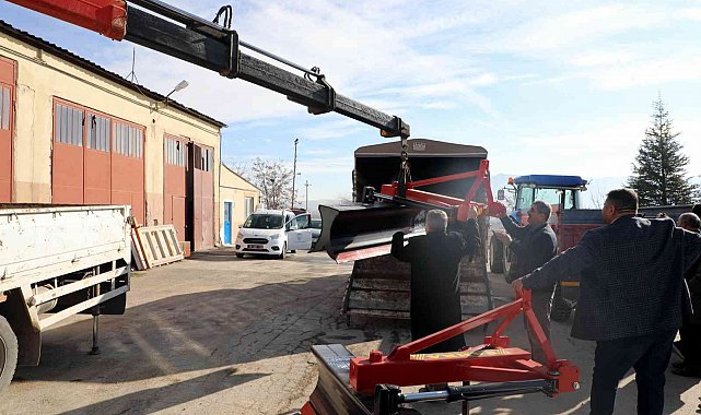 Develi'de Karla Mücadelede Kırsal Mahallelere Ekipman Desteği
