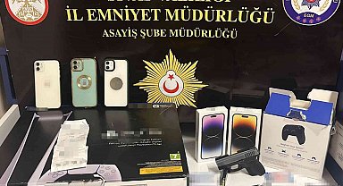 Dikkat dağıtarak binlerce liralık cep telefonunu çaldı