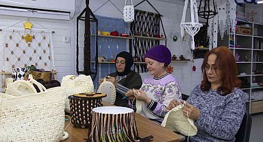 Engelsiz Yaşam Parkında annelere makrome eğitimi