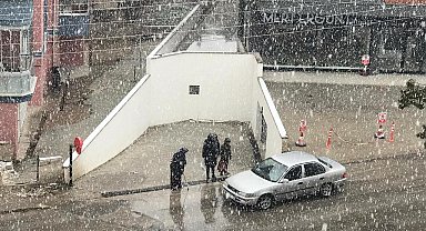 Ereğli'de kar yağışı etkili oldu