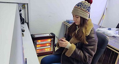 Eskişehir Terminali'nde 'Sibirya' soğuğu, çalışanlar mont, bere, atkı ve eldiven takıyor