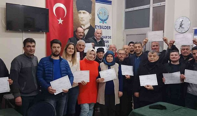 Eskişehir'de 'Arıcılık' kursunu bitiren 30 kursiyere törenle sertifika belgeleri verildi