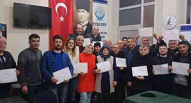 Eskişehir'de 'Arıcılık' kursunu bitiren 30 kursiyere törenle sertifika belgeleri verildi