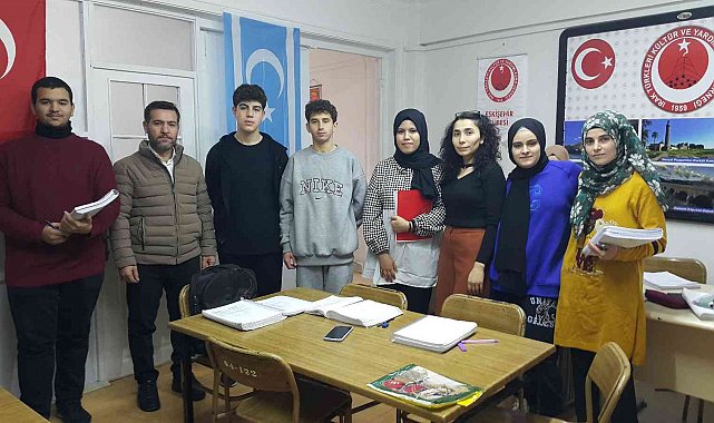 Eskişehir'de yaşayan Irak Türkü öğrencilerine 'Matematik' kursu