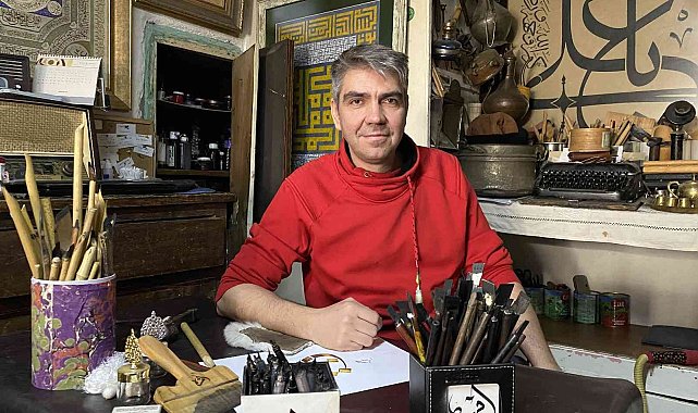 Eskişehirli hattat Emre Özdemir tarihi yüzyıllara dayanan sanatını anlattı