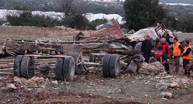 Freni patlayan sondaj kamyonu otomobile çarptı: 1 ölü, 1 ağır yaralı